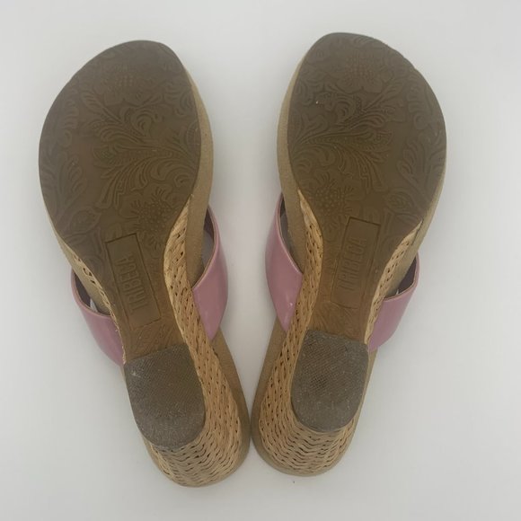 Pink Wedge with Weave Detail on Heels Size 7.5 - Picture 4 of 5